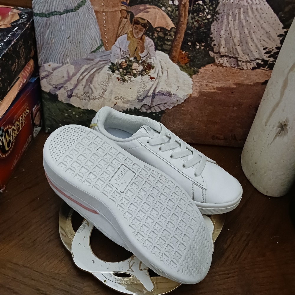👟👟PUMA White Patent Leather Sneakers Size 13,Like New!!🏀A Fabulous  Gift !!🏓 - Picture 3 of 8